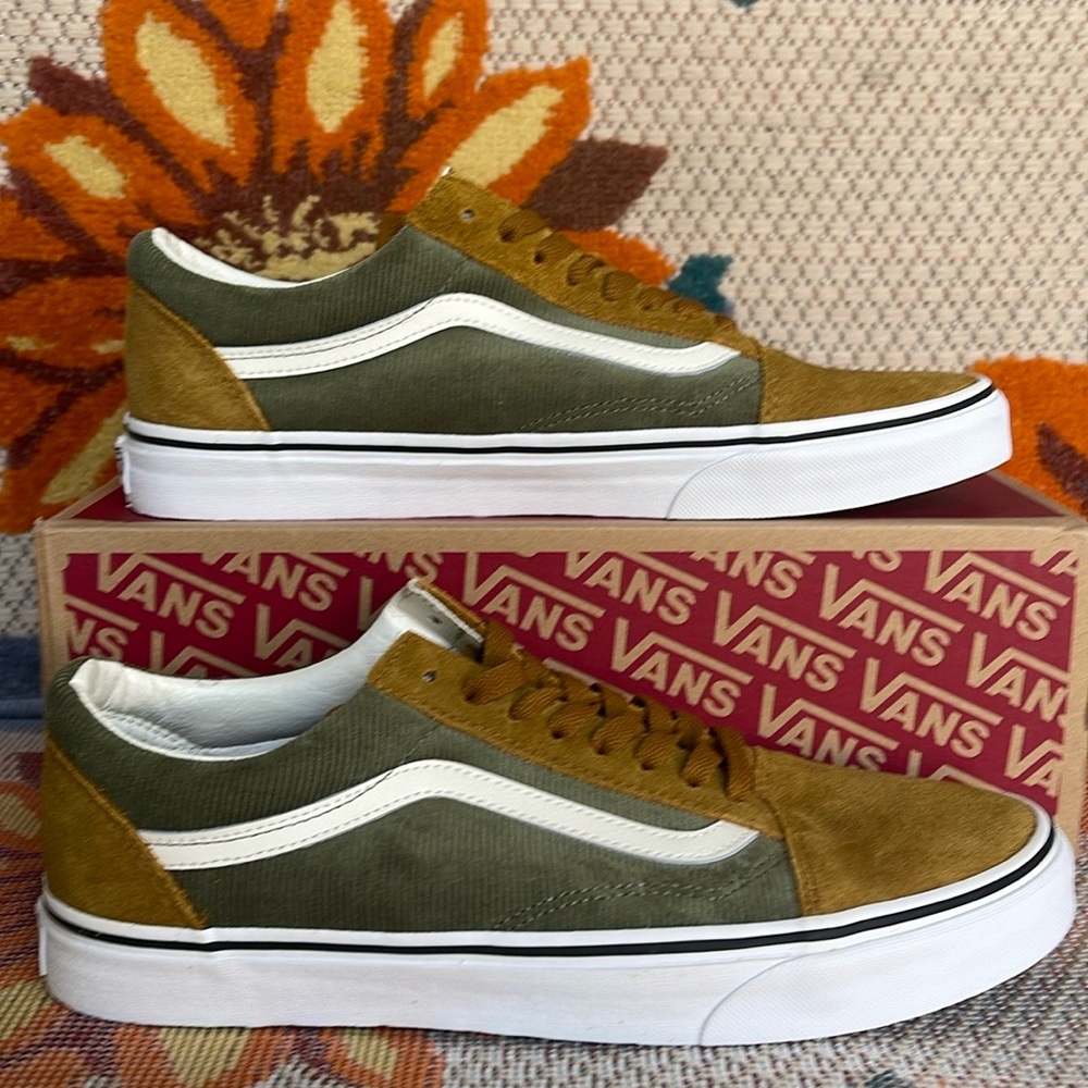 Vans Men’s Old Skool
Mini Cord Green/Brown
VN000ZNIT20A

Old Skool Corduroy Shoe